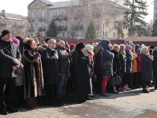 На Донетчине на здании бывшего горкома партии открыли мемориальную доску сотнику Армии УНР (фото)