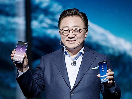 Новые телефоны Samsung без проблем выдержат получасовое погружение на глубину до полутора метров