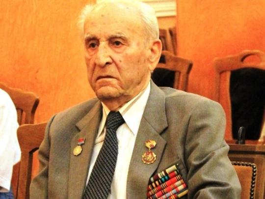 Секреты долголетия: старейшему практикующему врачу Украины исполнилось 100 лет