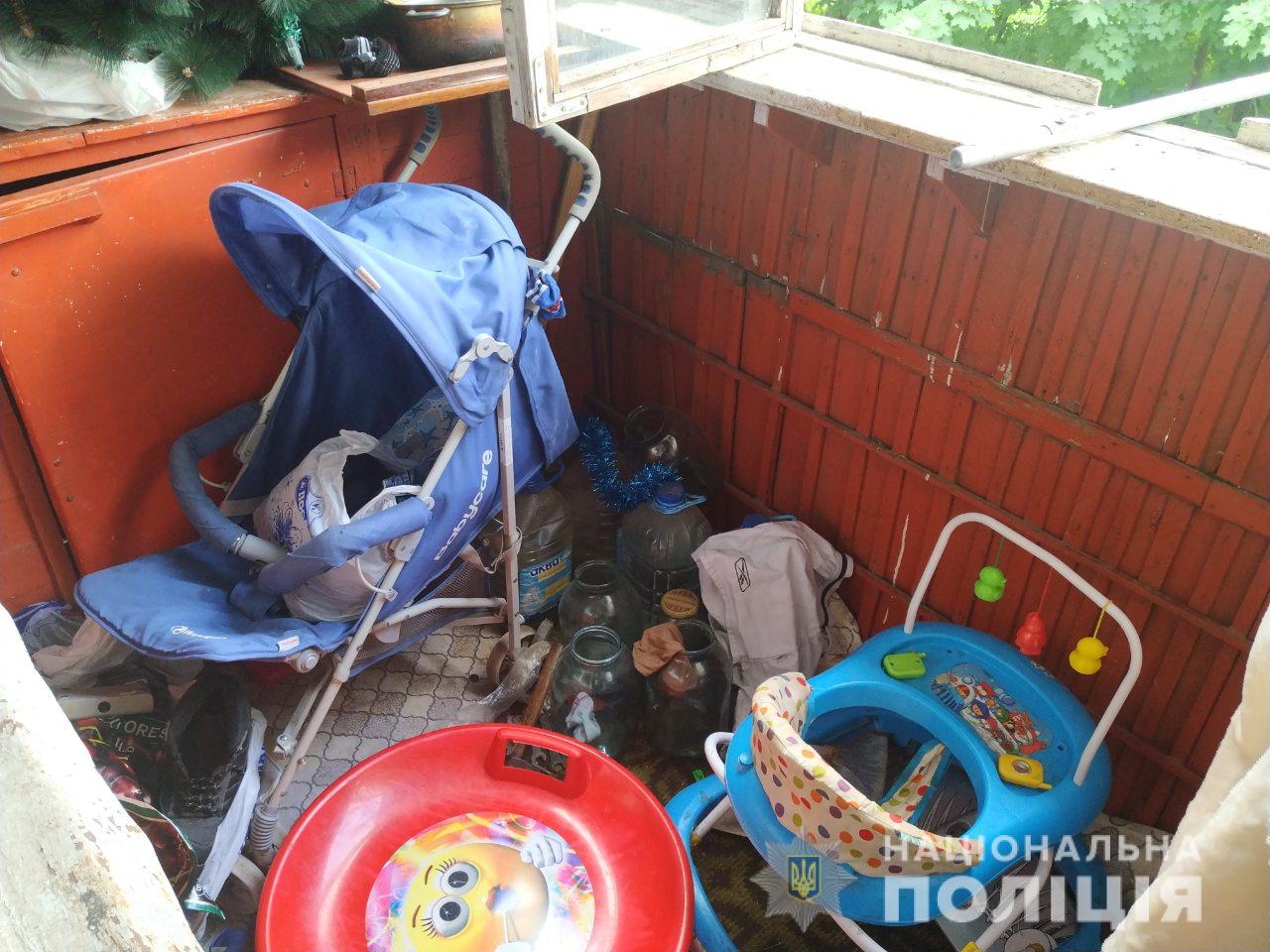 Пока родители спали: в Харькове прохожий спас упавшего с 6 этажа ребенка (фото)