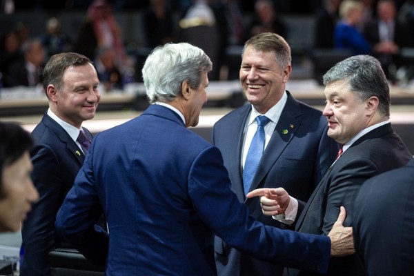 Пересменка на пути к национальному единству: уроки для Порошенко и вызовы перед Зеленским