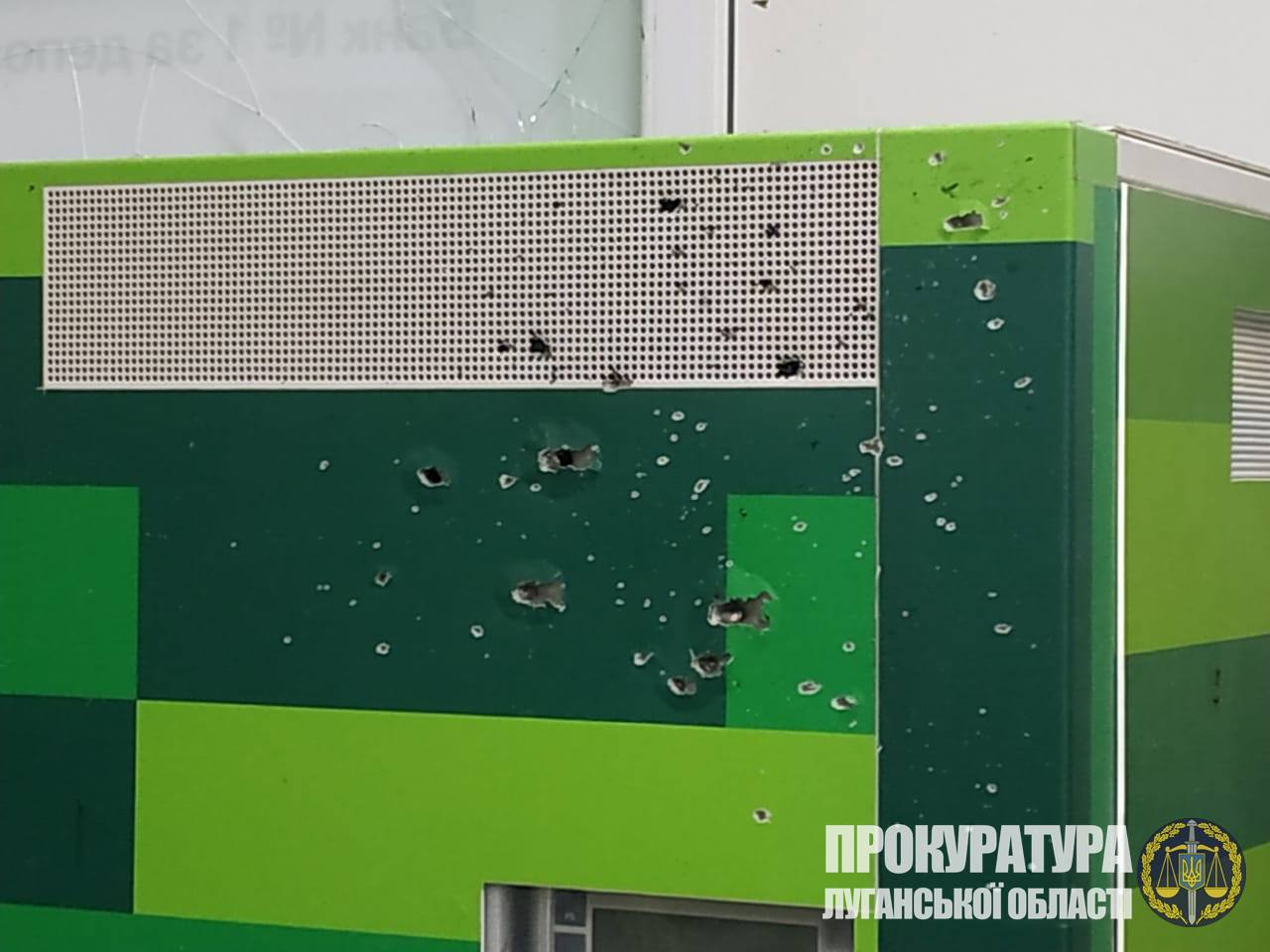 Смертельный взрыв в отделении банка на Донбассе: новые детали и фото с места ЧП