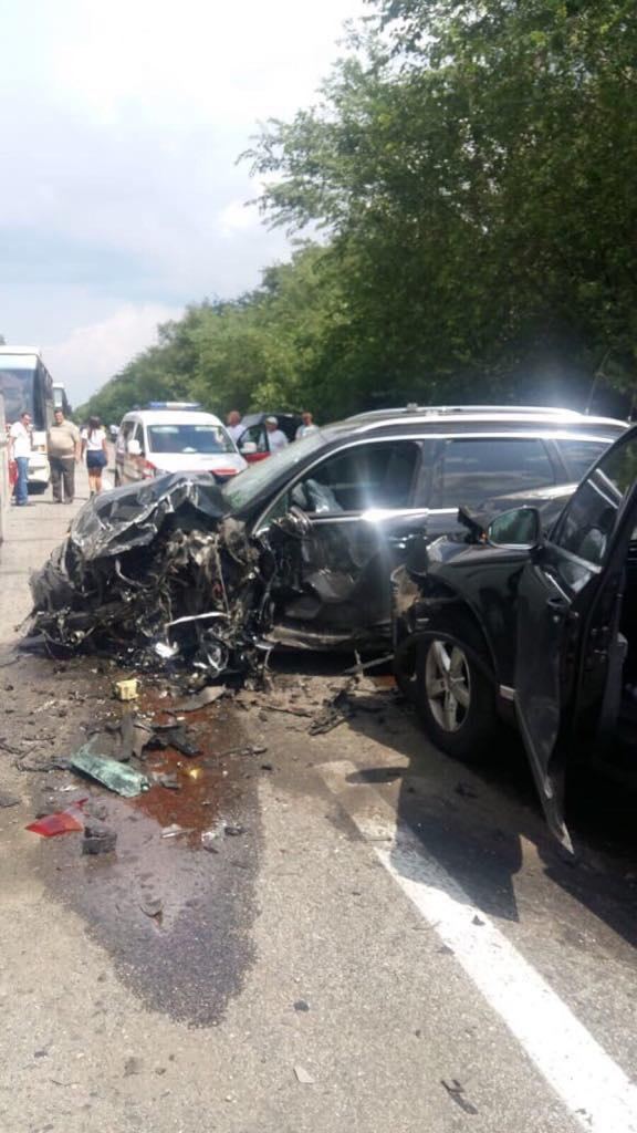Автомобіль із кортежу Зеленського потрапив у ДТП з автобусом, повним дітей