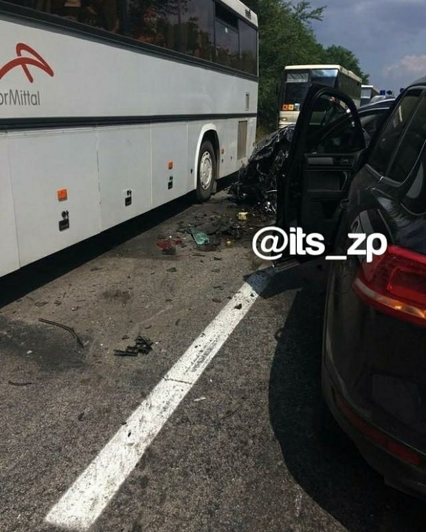 Автомобіль із кортежу Зеленського потрапив у ДТП з автобусом, повним дітей