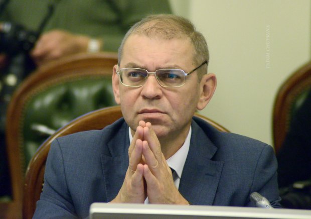 Гра в імітацію: чому Порошенко вирішив скористатися російською агресією