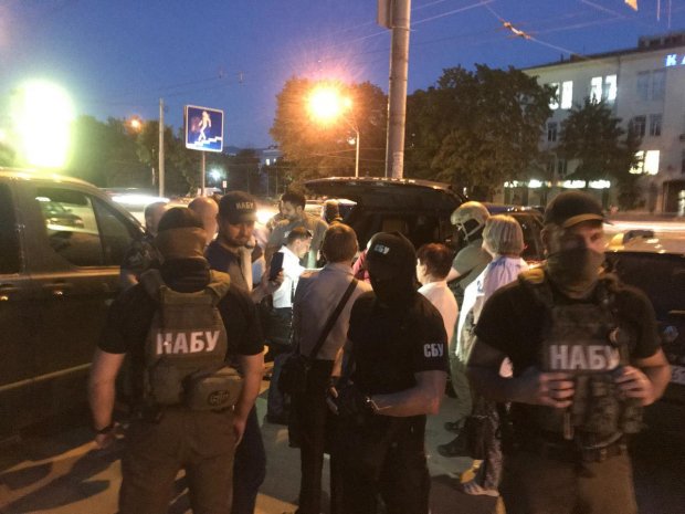 Гримчака та його помічника затримали на хабарі у 480 тисяч доларів: усе, що відомо