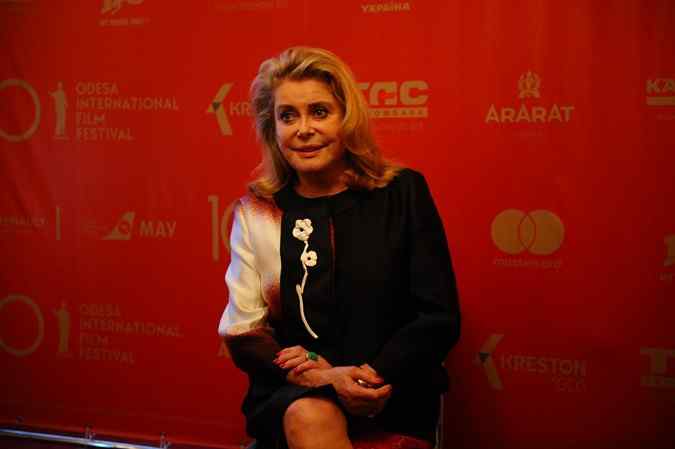 На Одесский кинофестиваль прилетела французская актриса Катрин Денёв. Фото
