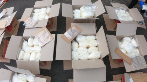 Наркоторговець, що віз майже 300 кілограмів наркотиків, влетів у поліцейське авто: відео