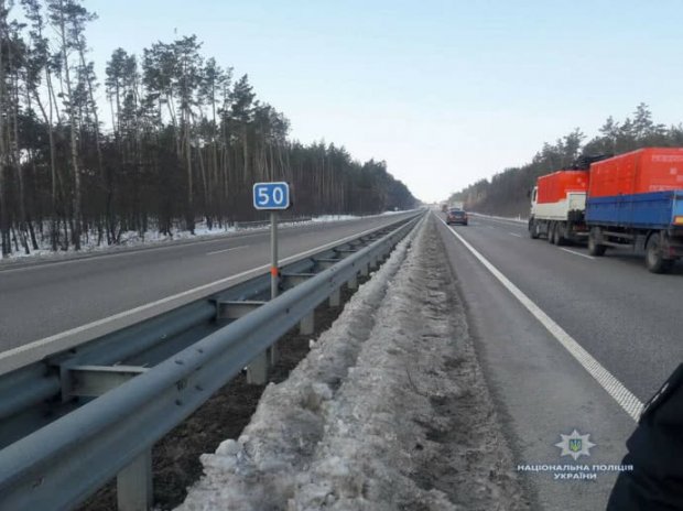 Підозрілий пакет зупинив рух на трасі Київ – Харків: у поліції повідомили деталі