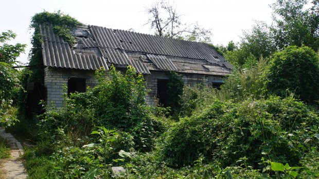 Піски через 5 років після звільнення: як бойовики знищили елітне селище на околиці Донецька