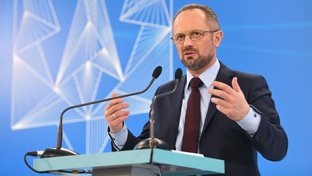 Похорон санкцій, – Безсмертний розкритикував Макрона за розмову з Путіним