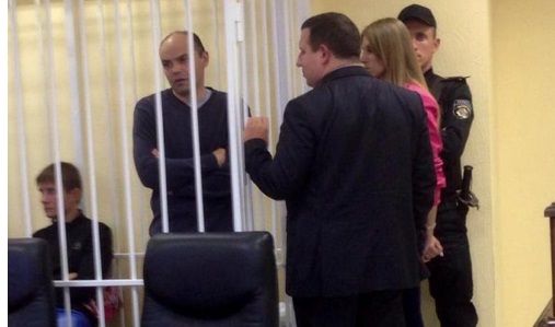 Правоохоронці вкрали коштовностей на мільйони: як обшуки перетворюються в пограбування