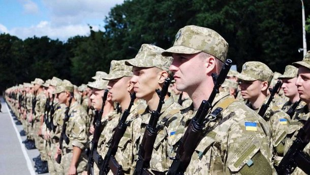 Призов 2018: Порошенко підписав указ про звільнення в запас строковиків та дату призову