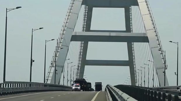 Росія перекидає в Крим військову техніку: відео