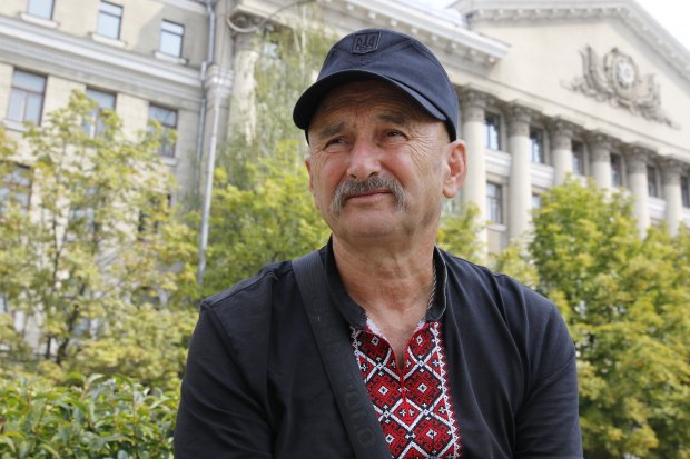 Син скоріше зломиться, але не зігнеться, – батько військовополоненого
