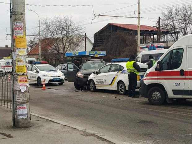 У Запоріжжі сталася потрійна ДТП за участю поліцейських