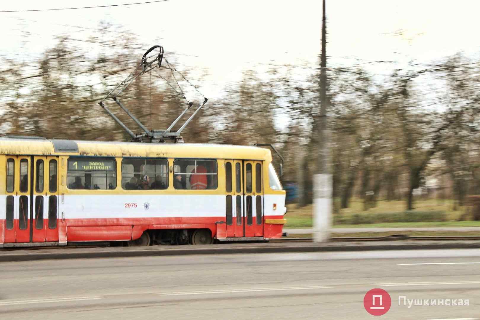 В Одессе на ходу загорелся трамвай. Видео