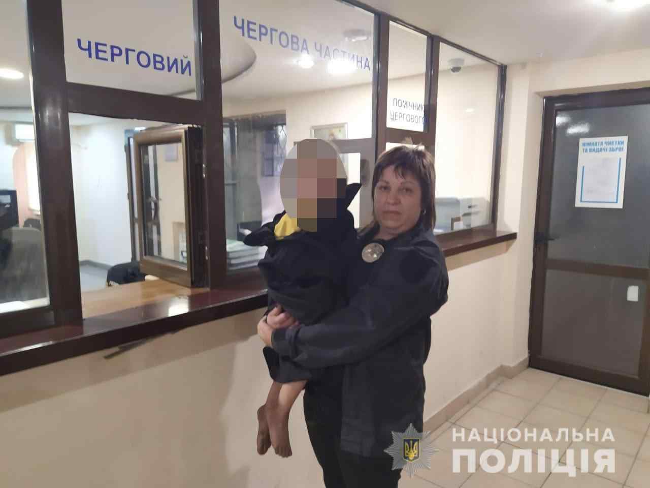 В Одессе всю ночь искали 3-летнюю девочку, оказалось, что она была с крестной