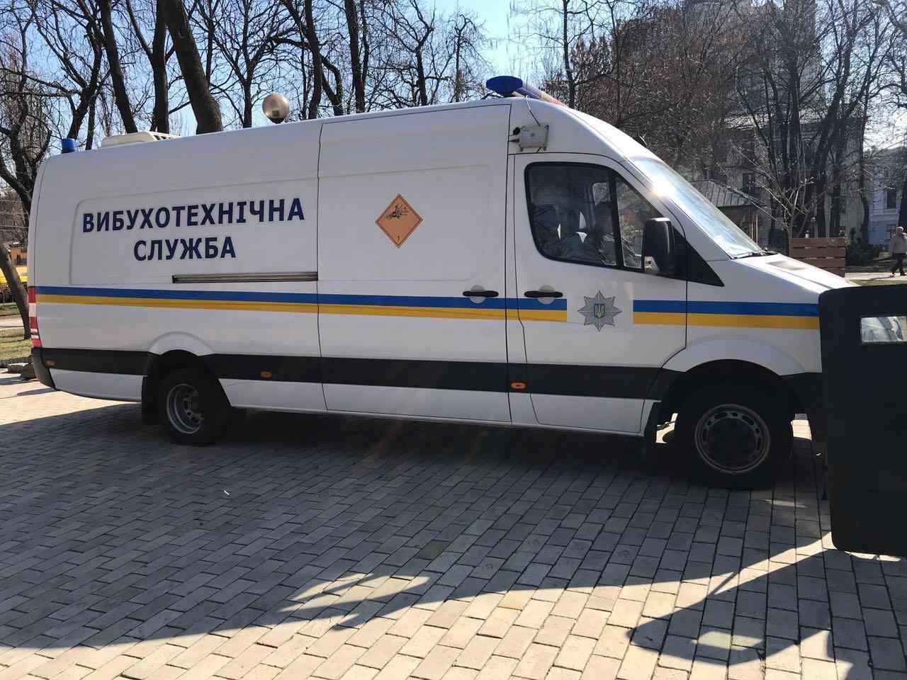 В здании Одесского горсовета ищут взрывчатку