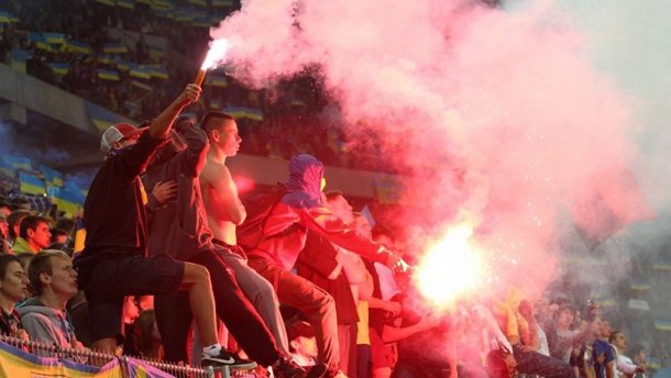 Заберіть мєнтів із фанатських секторів, якщо хочете такого, як у Європі
