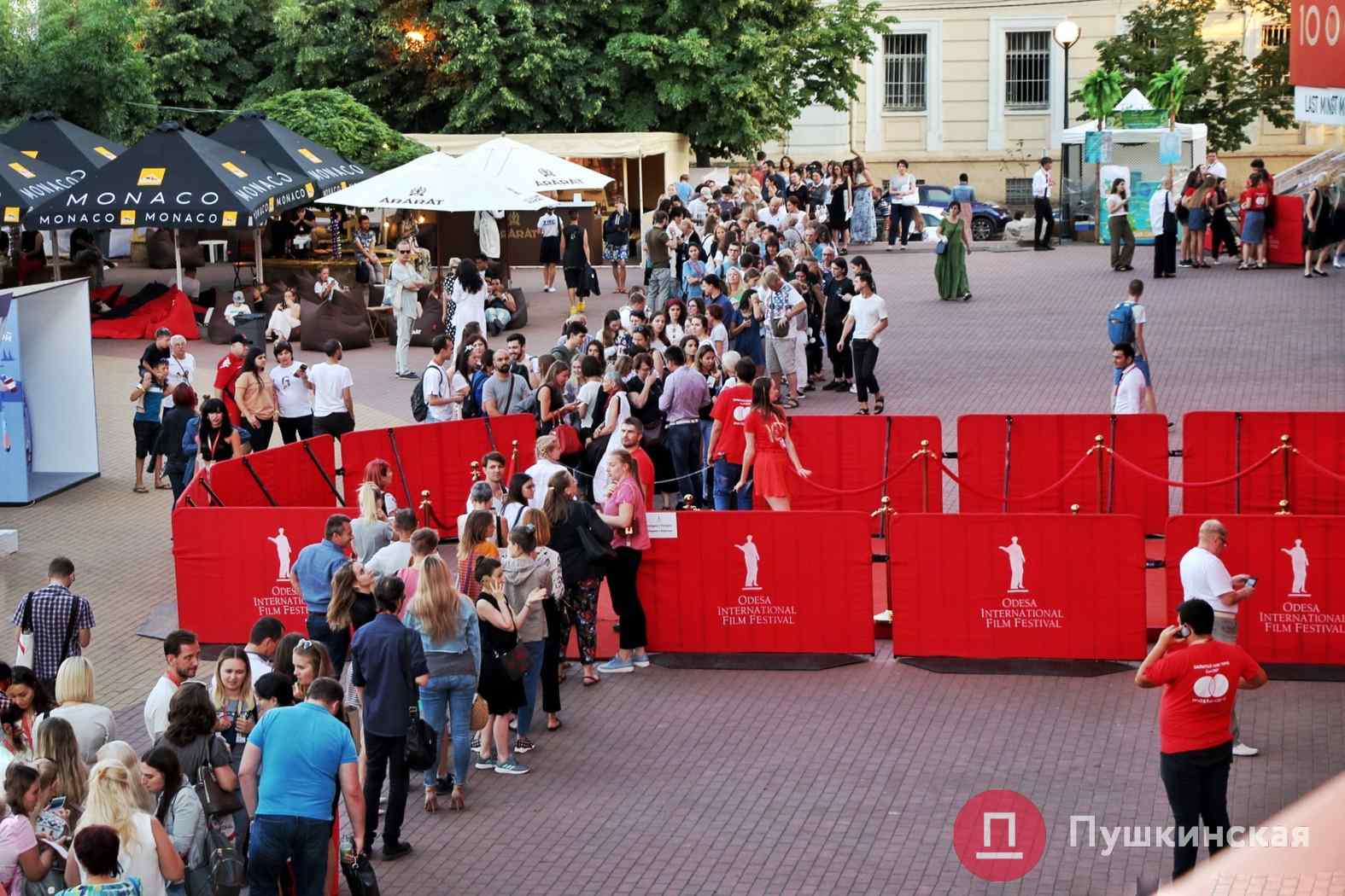 Жалобы киноманов: что не так с новой системой бронирования билетов на ОМКФ?
