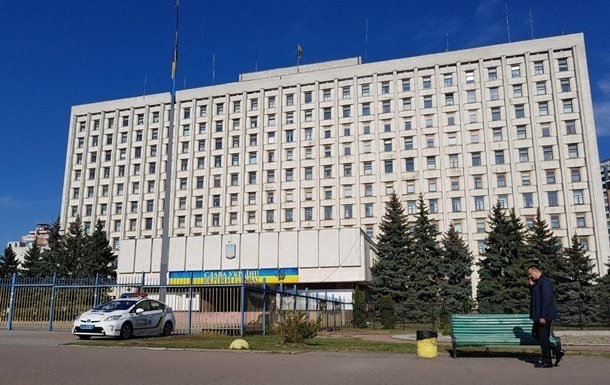 ЦИК зарегистрировала первых народных депутатов