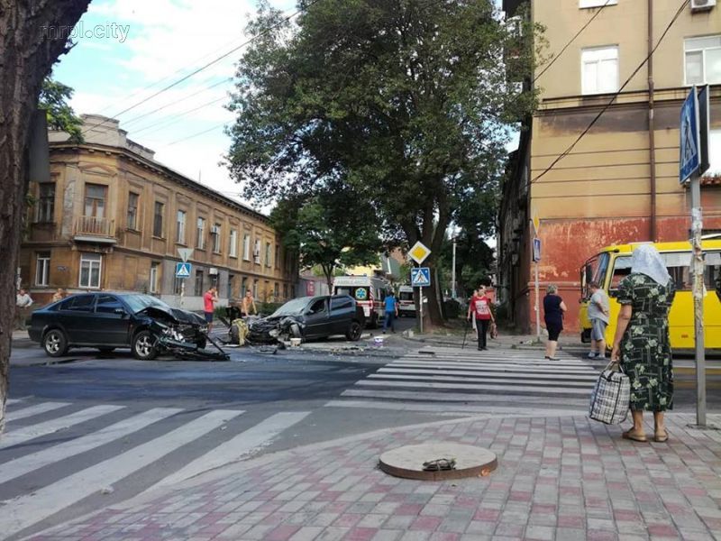 ДТП в Мариуполе при участии маршрутки: семь пострадавших
