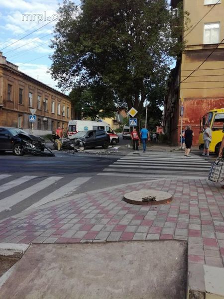 ДТП в Мариуполе при участии маршрутки: семь пострадавших