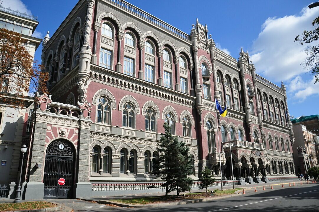 Курс валют вырос на 3% за 3 дня: НБУ впервые с июля пришлось продавать валюту с резервов