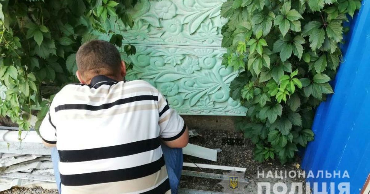 На Буковині вчитель фізики на уроці відгамселив старшокласника