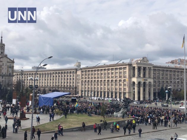 На Майдане тысячи людей собрались на вече против формулы Штайнмайера (ФОТО)