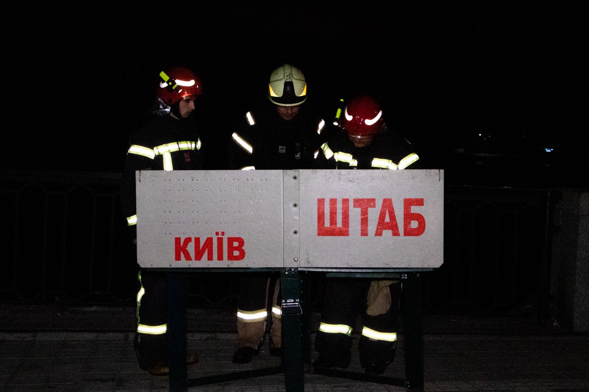На Почтовой площади в Киеве ночью произошел пожар (фото, видео)