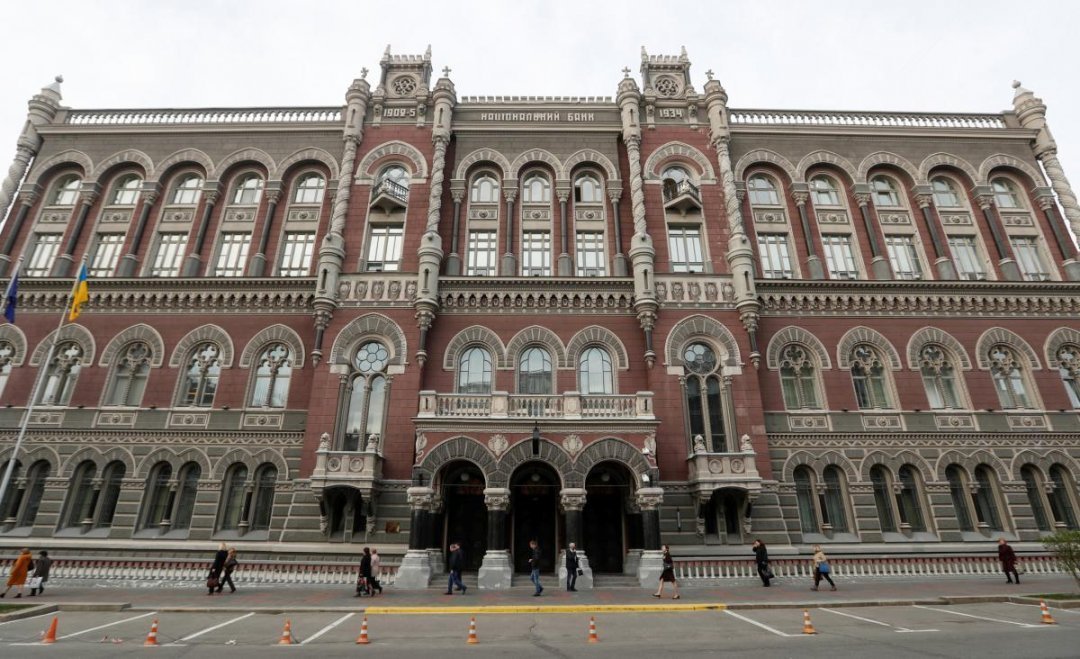Нацбанк будет ежедневно скупать десятки миллионов долларов