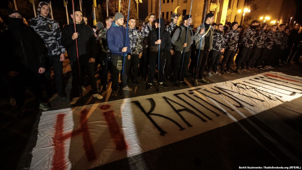 Ночью в Киеве собралось два митинга против «формулы Штанмайера» (ФОТО, ВИДЕО)