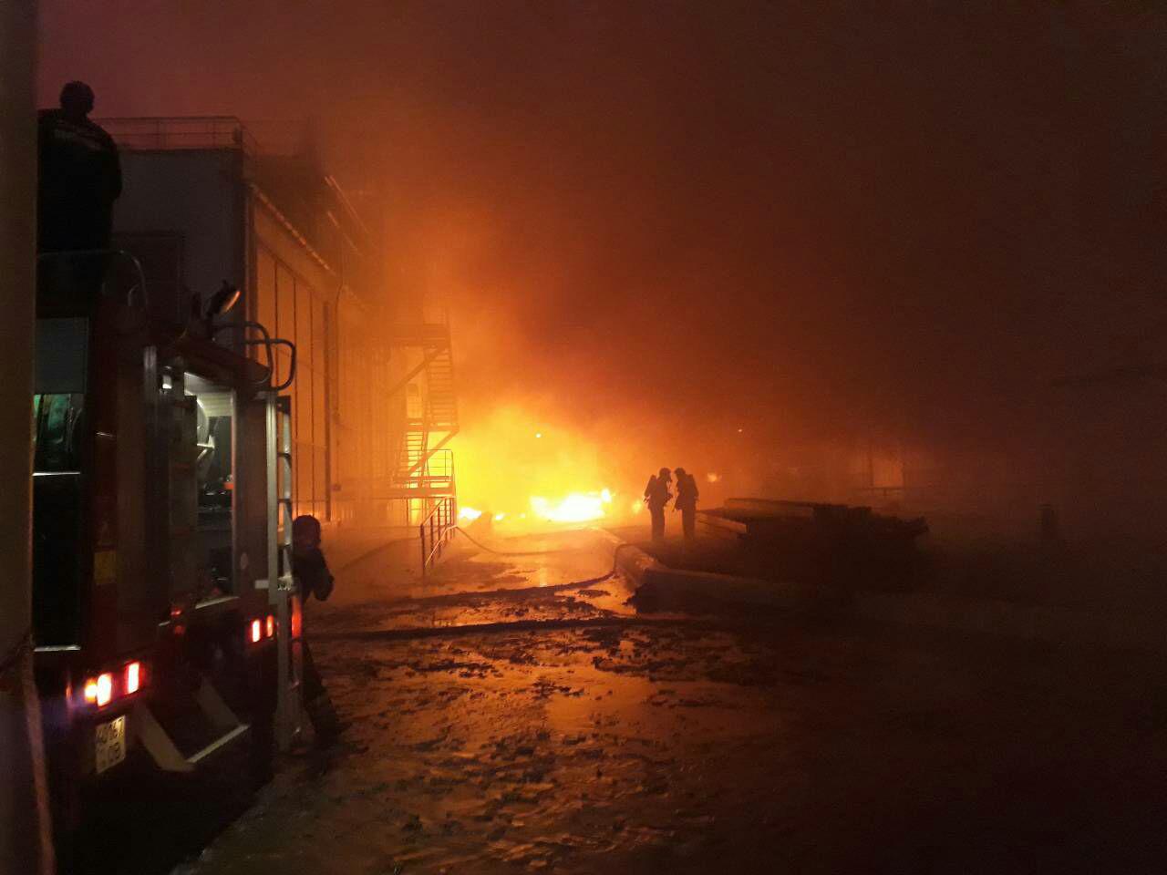 Под Одессой загорелся маслоперерабатывающий завод (фото, видео)