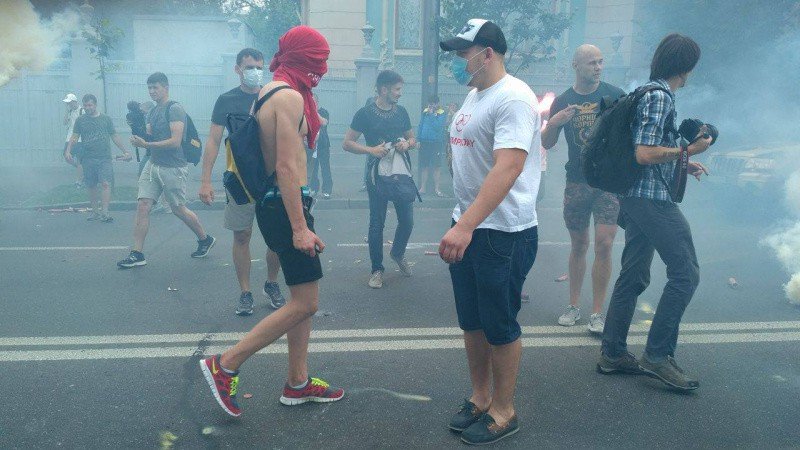 Под зданием Рады начались столкновения