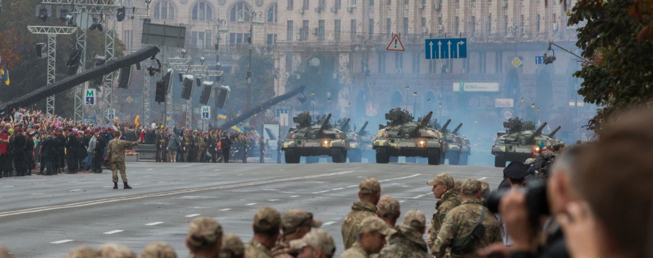 Порошенко отреагировал на отмену Зеленским военного парада, а украинцы подписывают петицию