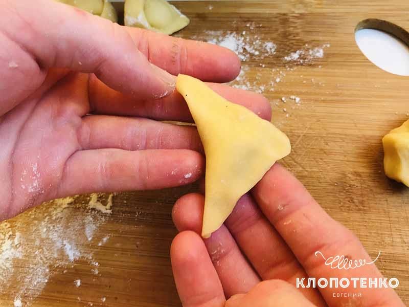 Равіолі з гарбузом і сиром фета в бульйоні