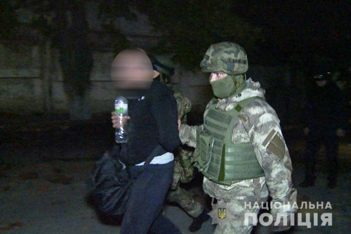 Рейдерский захват провалился: в Винницкой области полиция задержала почти полсотни человек (ФОТО)