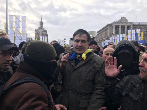 Саакашвили с группой сторонников отправился к зданию Рады