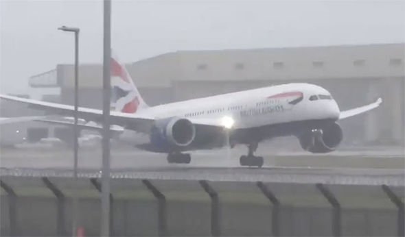 Самолет British Airways из-за шторма не мог приземлиться в аэропорту Лондона