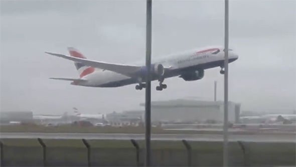 Самолет British Airways из-за шторма не мог приземлиться в аэропорту Лондона