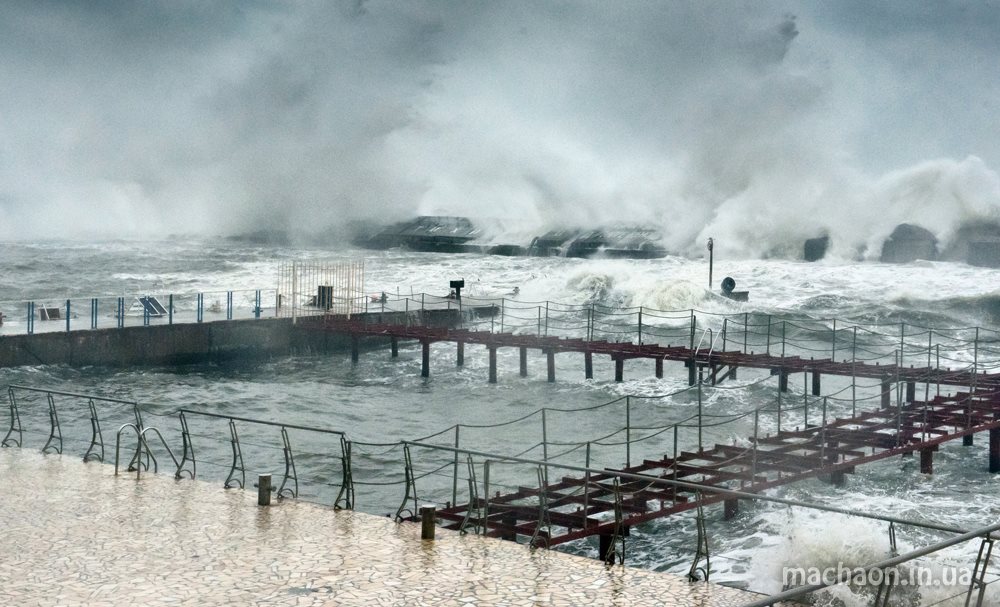 Стихия в Одессе: На побережье Черного моря прошел шторм, - фоторепортаж