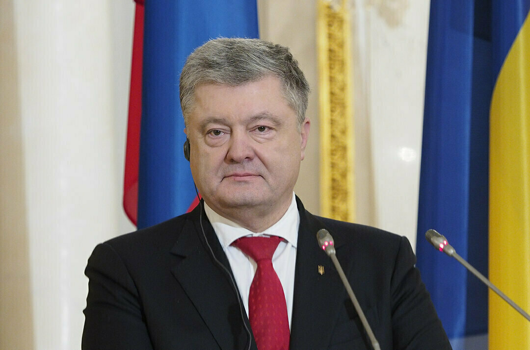 Суд разрешил допросить Порошенко на детекторе лжи