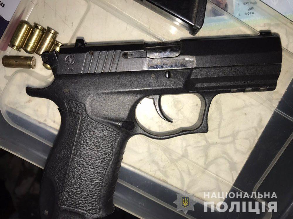 В Броварах мужчина после ссоры с девушкой выстрелил в голову прохожей