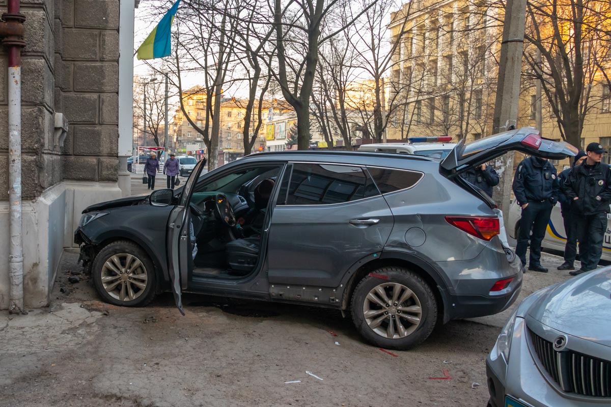 В Днепре воры пытались скрыться от патрульных, полицейские стреляли