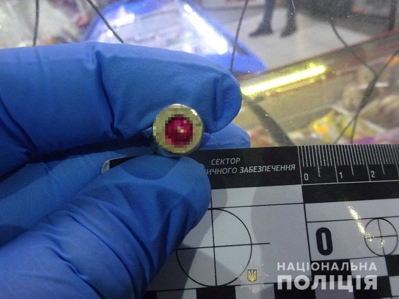 В Днепровском районе Киева произошла драка со стрельбой, пострадала девушка (ФОТО)