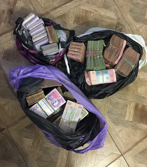 В Донецкой обл. разоблачили деятельность конвертцентра, финансировавшего боевиков
