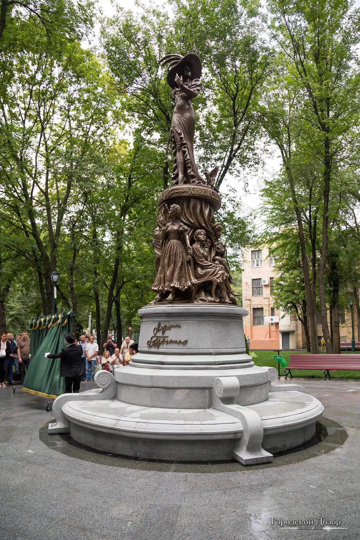 В Харькове открыли памятник Людмиле Гурченко