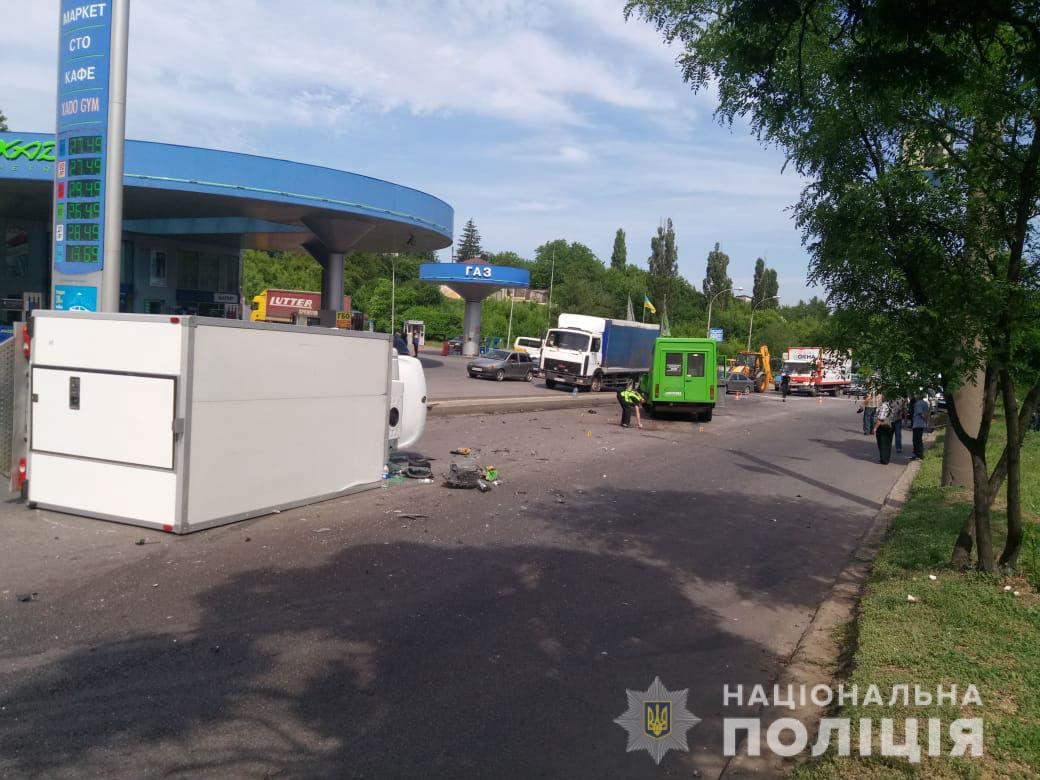 В Харькове в ДТП с маршруткой пострадали 10 человек, двое в тяжелом состоянии